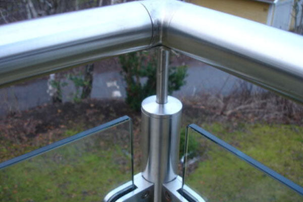 How to Choose the Right Glass Clamp for Your Railing?